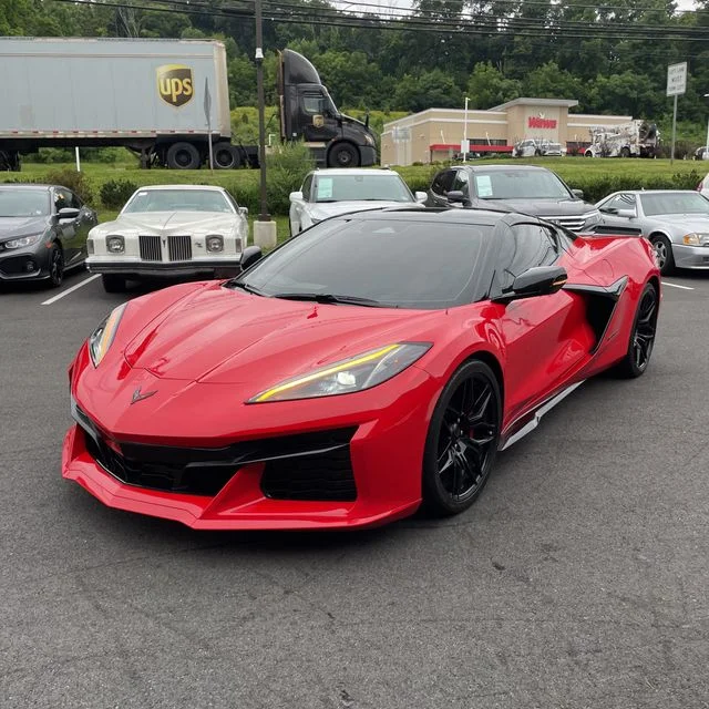 Used 2025 Red Chevrolet Z06 image 1
