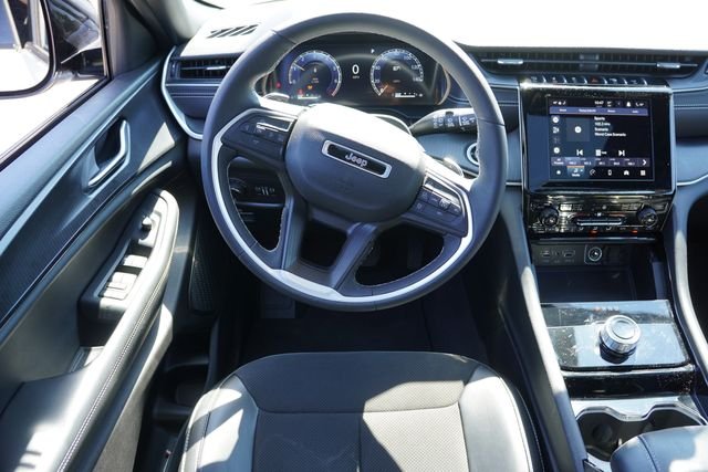 Used 2023 Silver Jeep Altitude X image 20