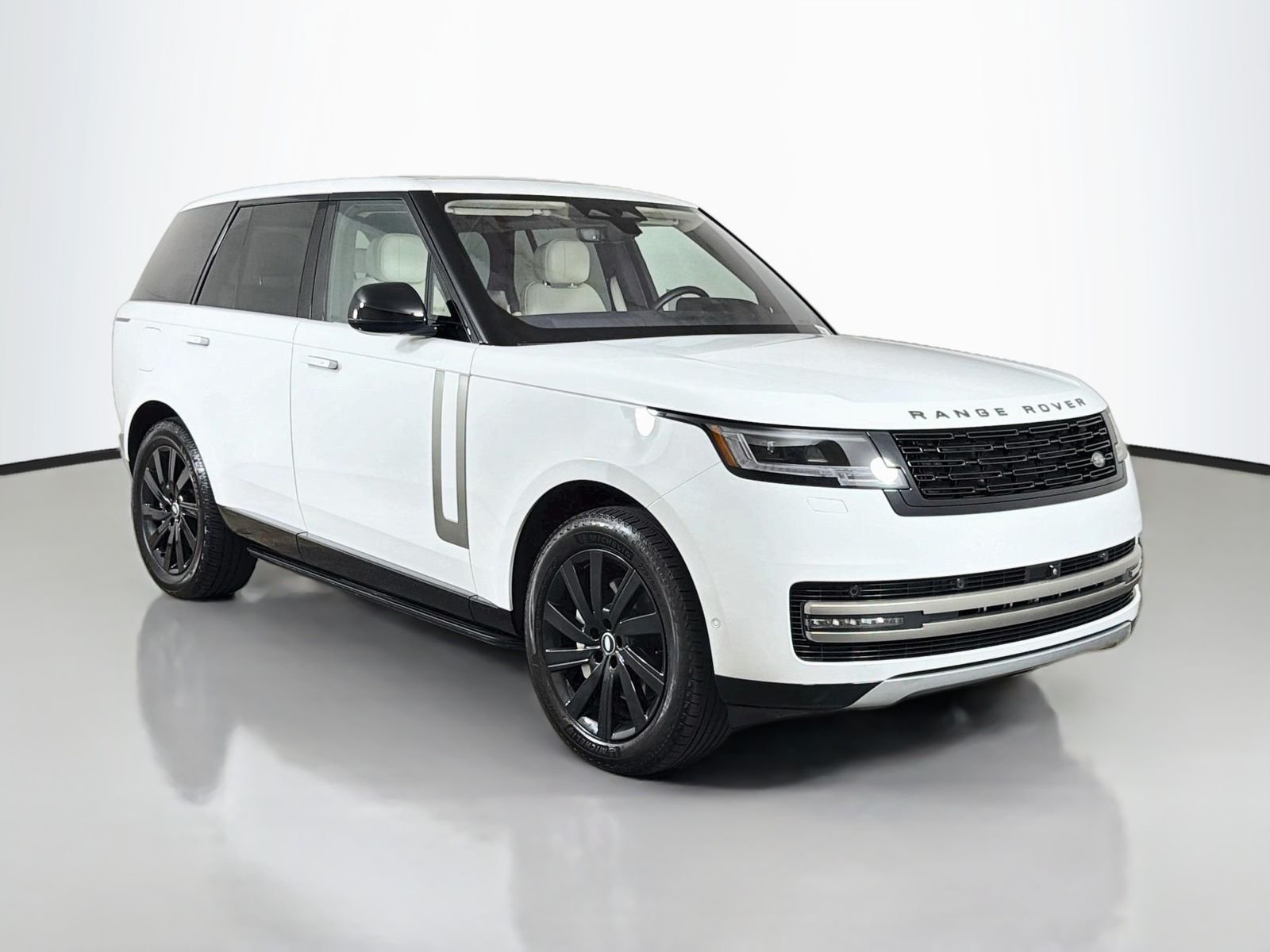 Used 2023 Fuji White Land Rover SE image 7