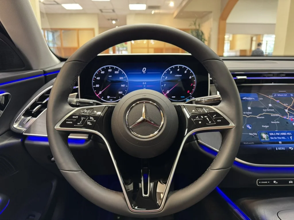 2025 Mercedes-Benz E-Class E350 - Photo 8