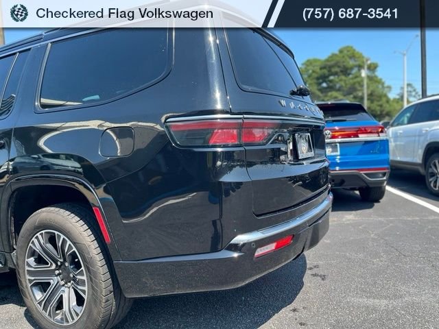 Used 2024 Diamond Black Crystal Pearlcoat Jeep Series II image 9