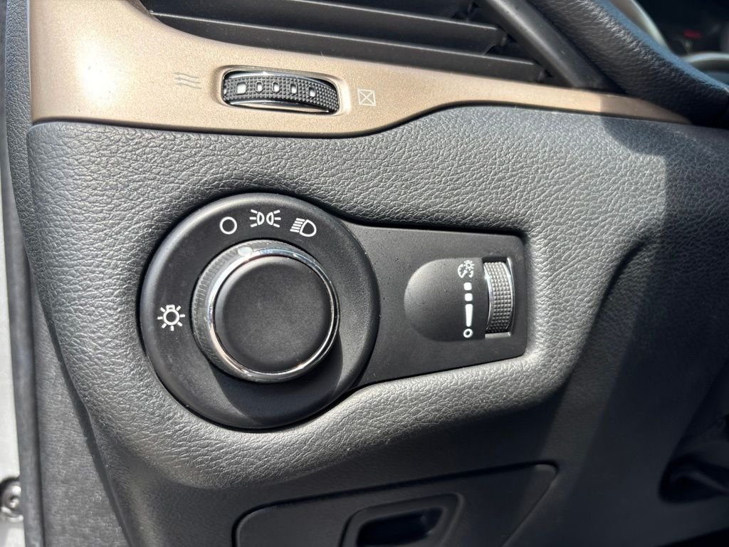 Used 2016 Silver Jeep Sport image 18