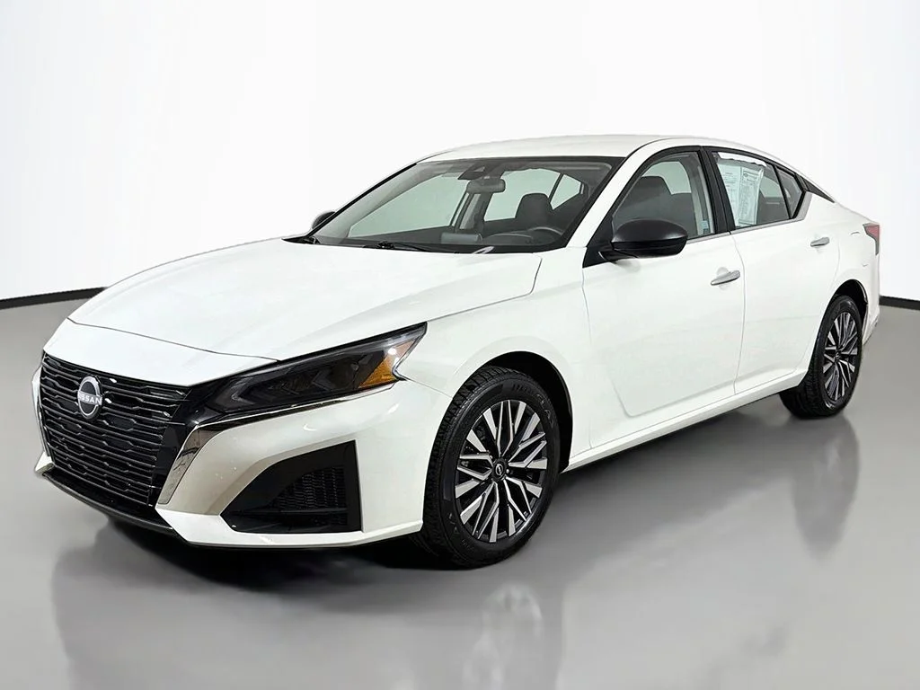 Used 2025 Glacier White Nissan 2.5 SV image 6