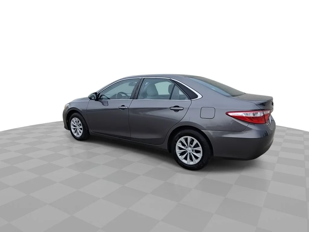Used 2015 Gray Toyota LE image 6