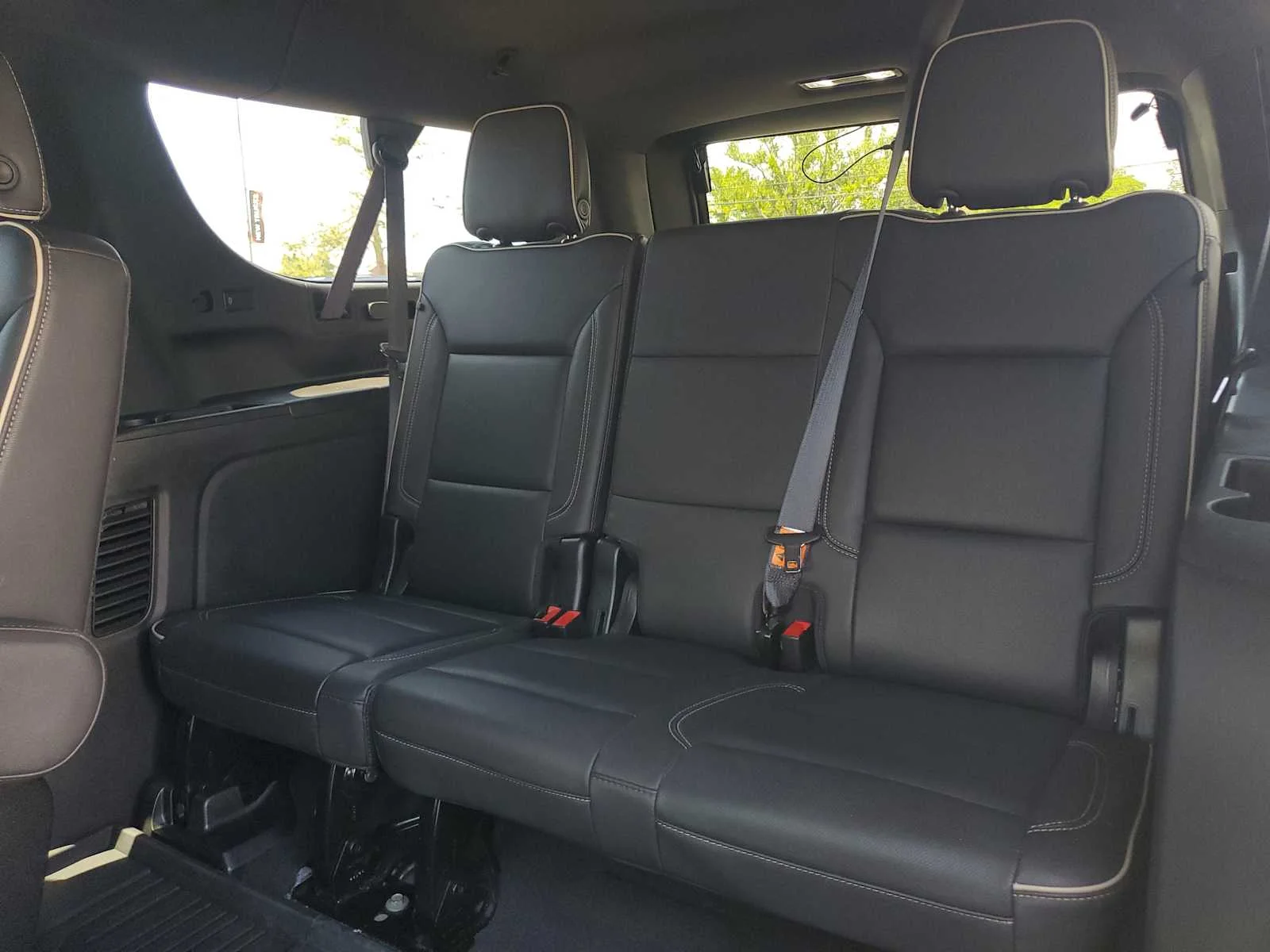 Used 2023 Pearl Beige Metallic GMC SLT image 15