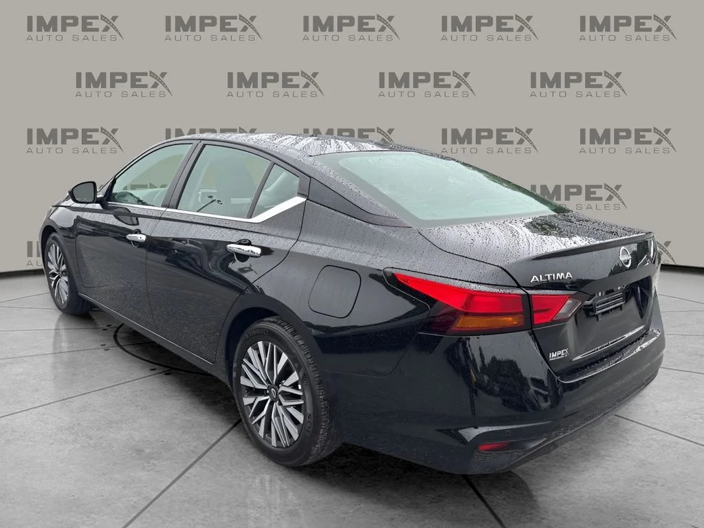 Used 2025 Black Nissan 2.5 SV image 3