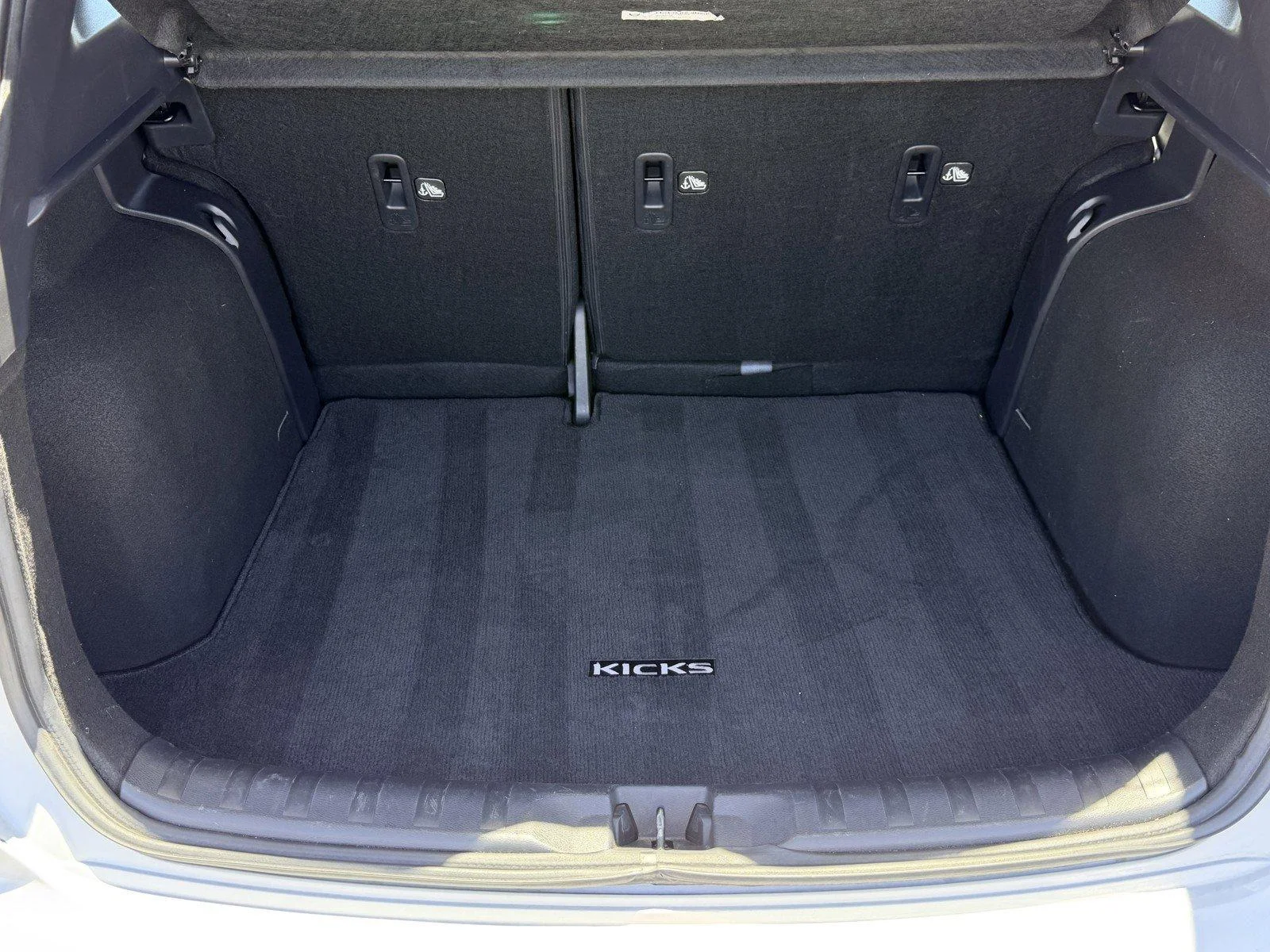 Used 2023 Aspen White Trico Nissan SR image 12