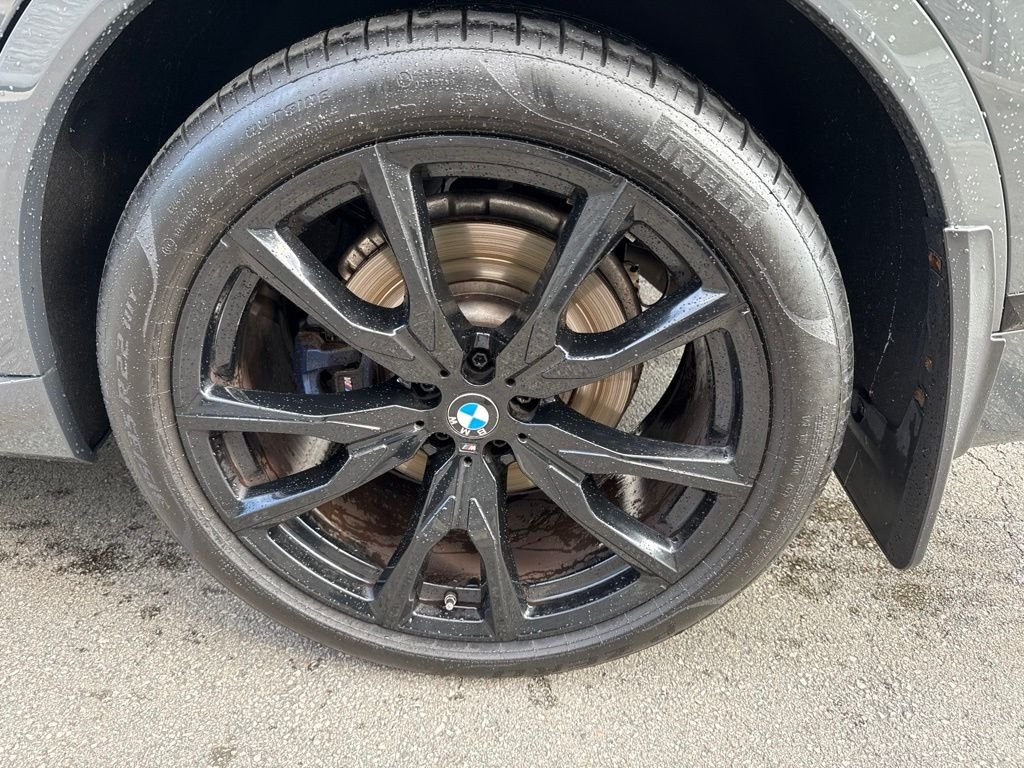 Used 2024 Gray BMW xDrive40i image 4