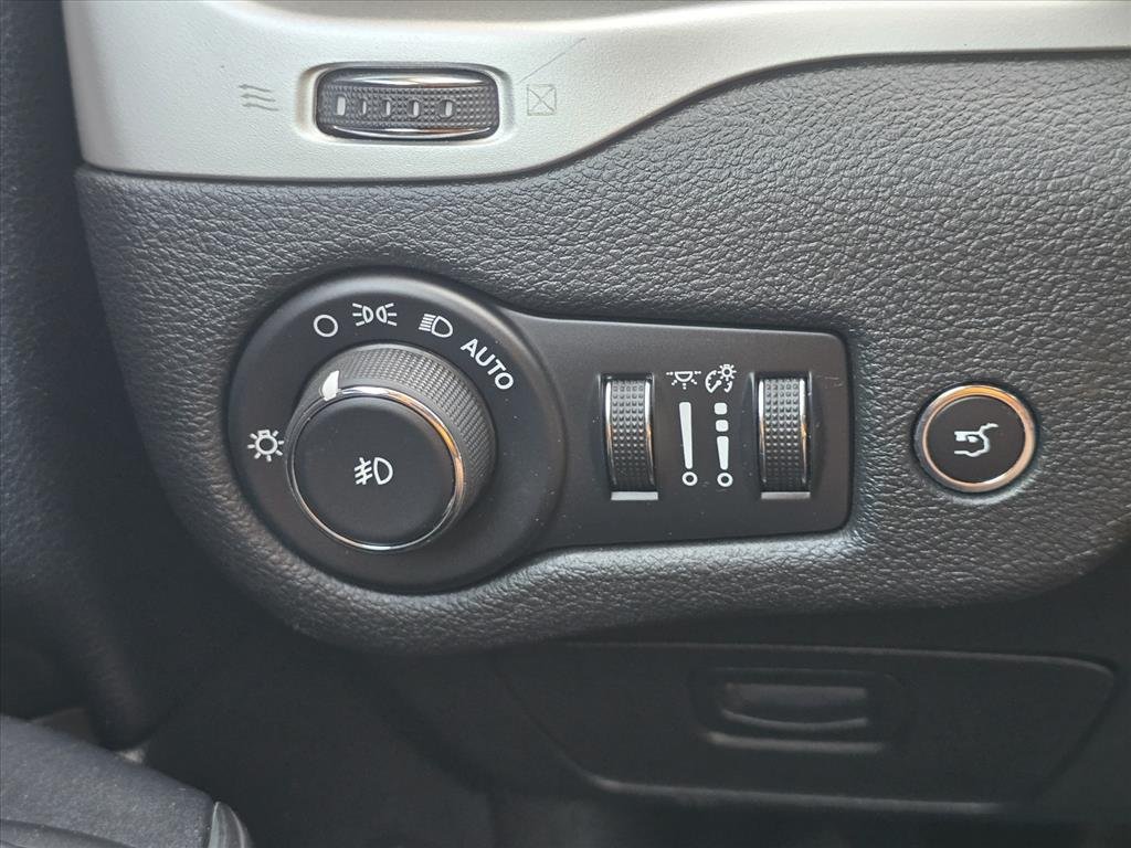 Used 2016 Gray Jeep Trailhawk image 22