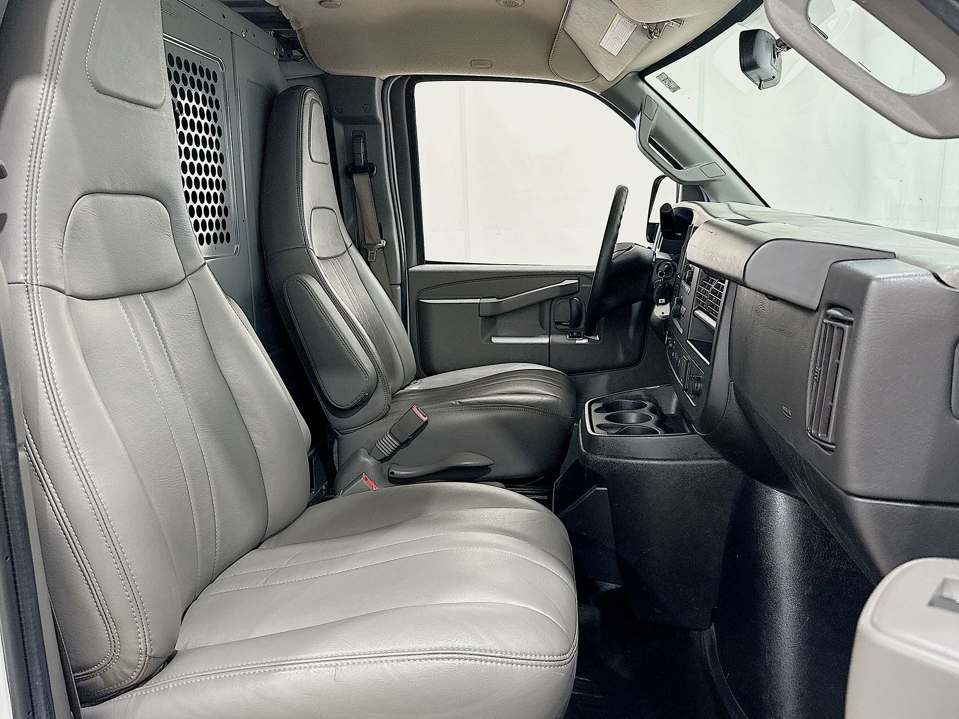 2022 Chevrolet Express Cargo Work Van - Photo 23