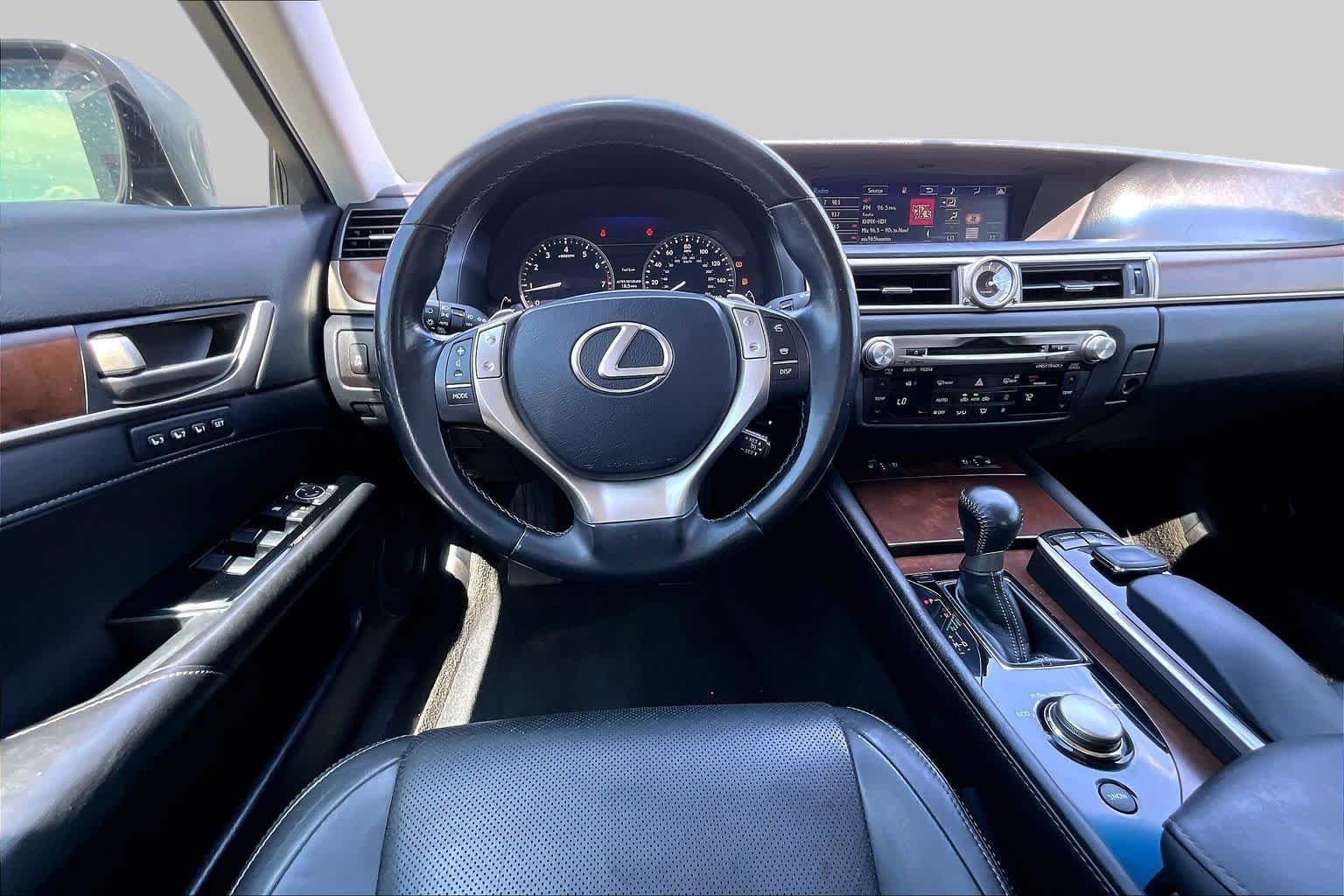 Used 2015 Atomic Silver Lexus  image 6
