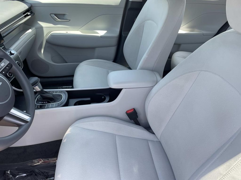 2025 Hyundai Kona SE - Photo 18
