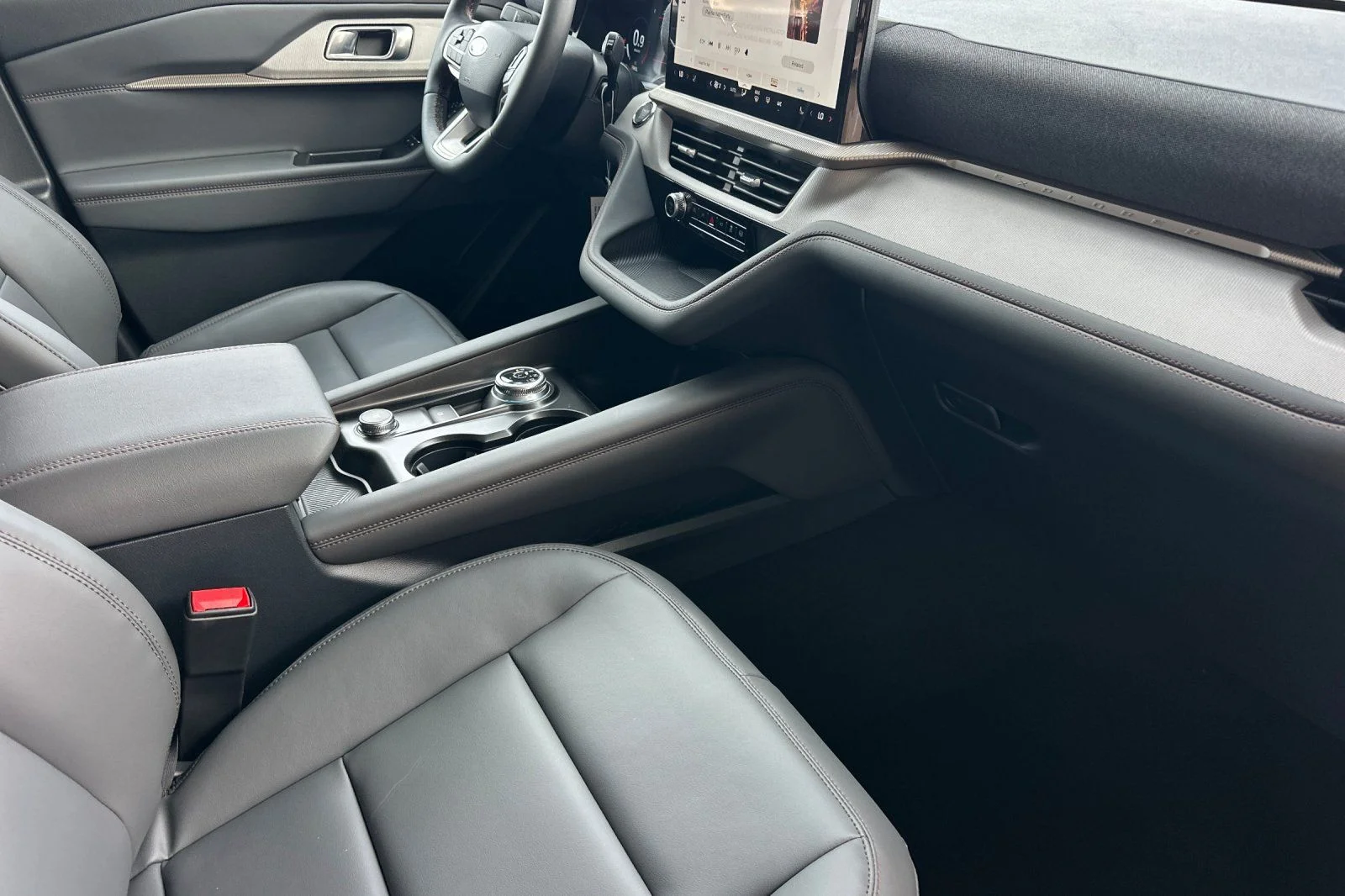 2026 Ford Explorer Active - Photo 13