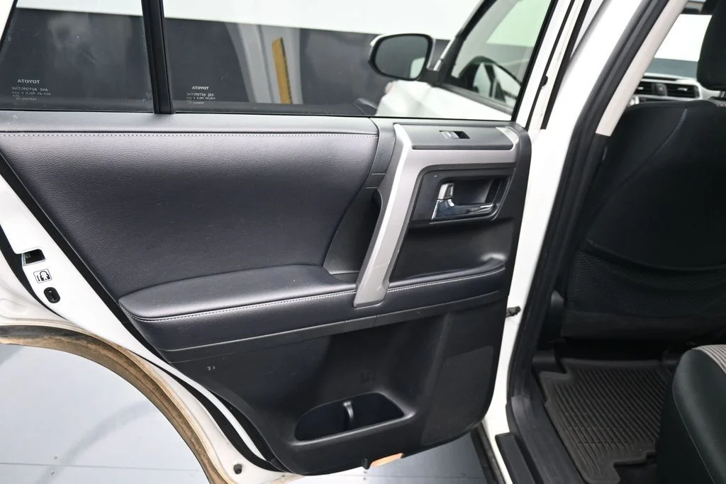 Used 2018 White Toyota SR5 image 16