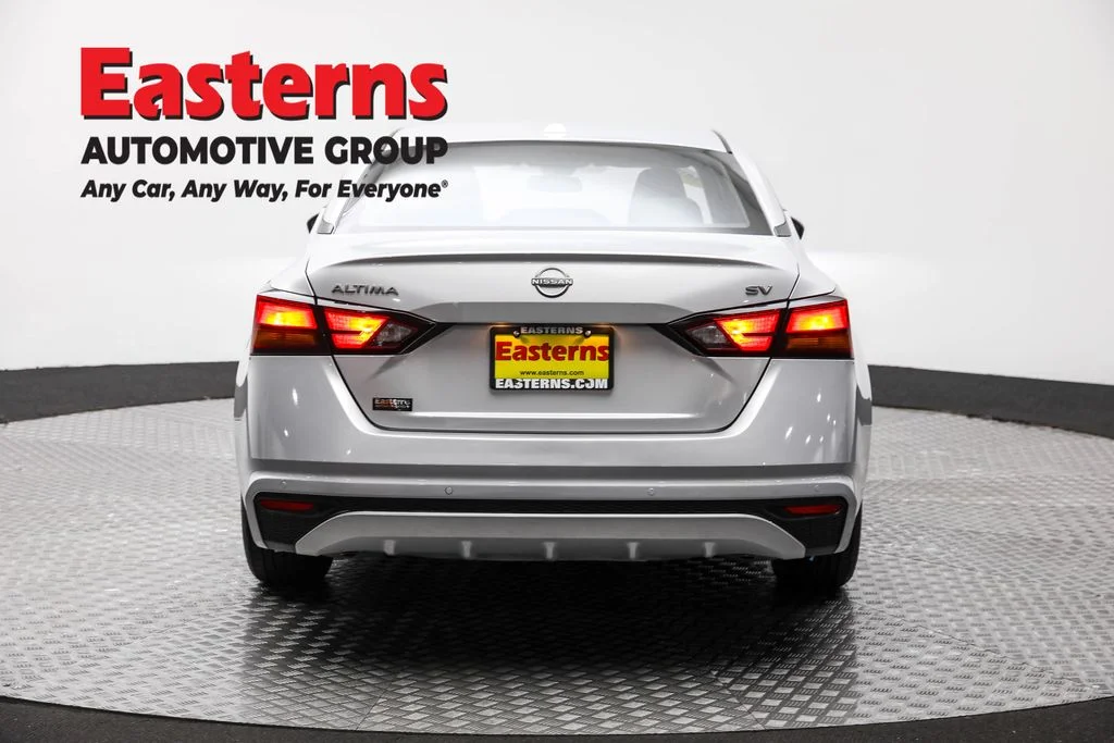 Used 2024 Silver Nissan 2.5 SV image 6
