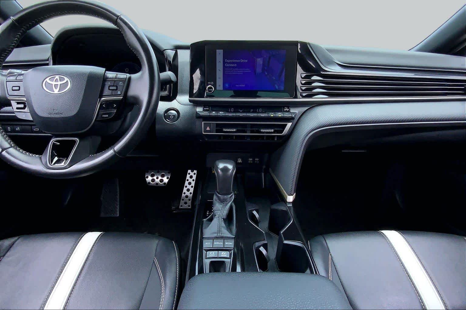 Used 2025 Ice Cap Toyota SE image 15