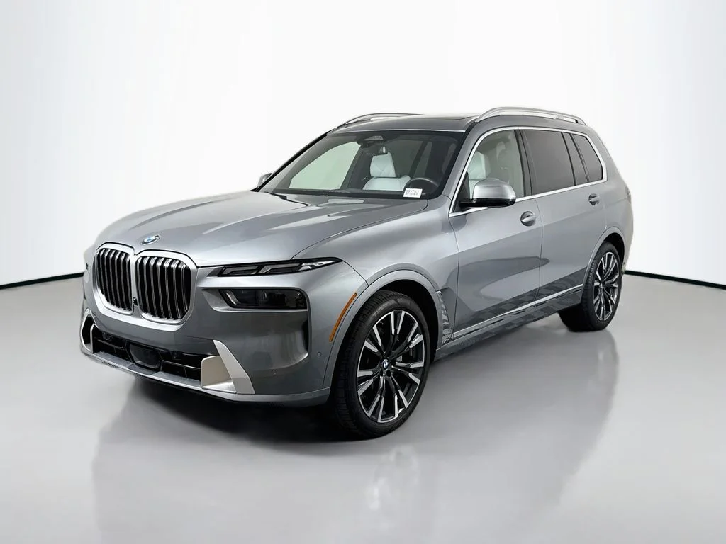 Used 2024 Gray BMW xDrive40i image 3