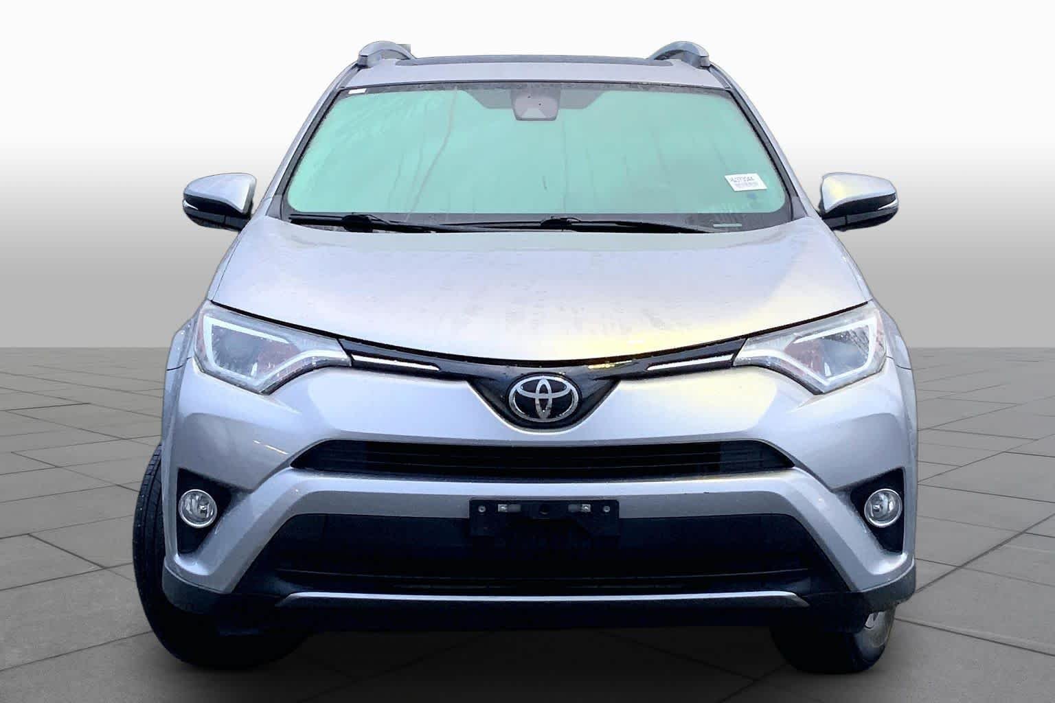 Used 2017 Silver Sky Metallic Toyota XLE image 4