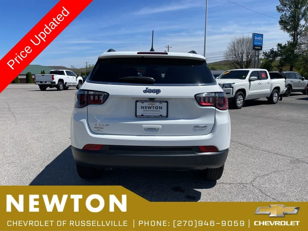 Used 2025 Bright White Clearcoat Jeep Latitude image 47