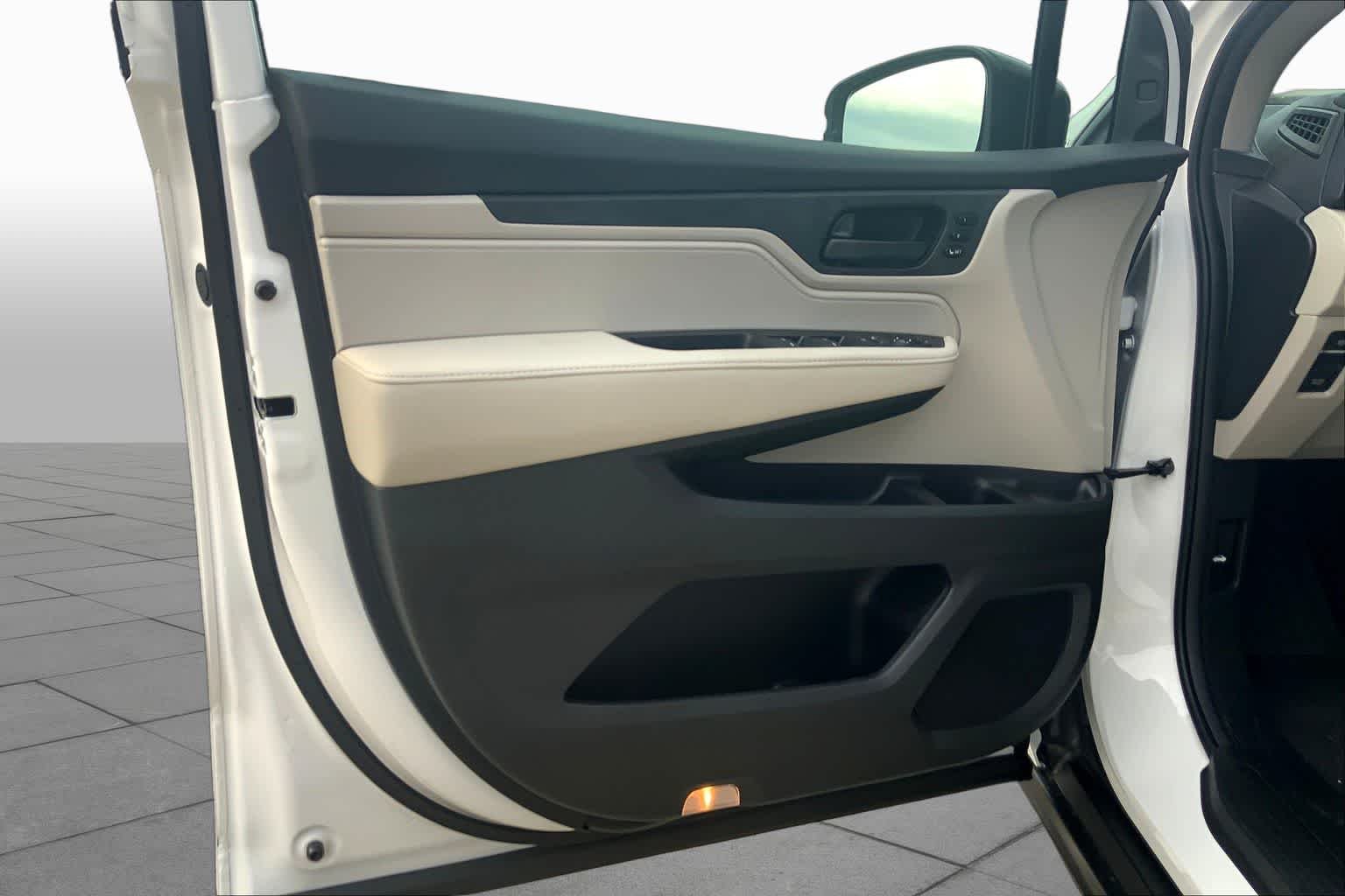 New 2026 Platinum White Pearl Honda EX-L image 10