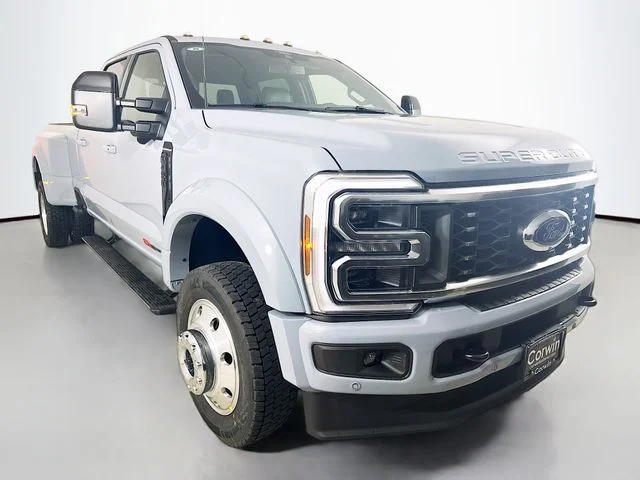 2026 Ford F-450 Platinum 4x4 Crew Cab 8' Box DRW's photo