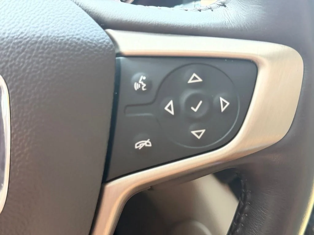 Used 2019 White GMC Denali image 38