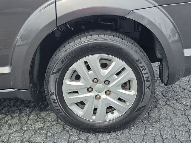 Used 2018 Gray Dodge SE image 34