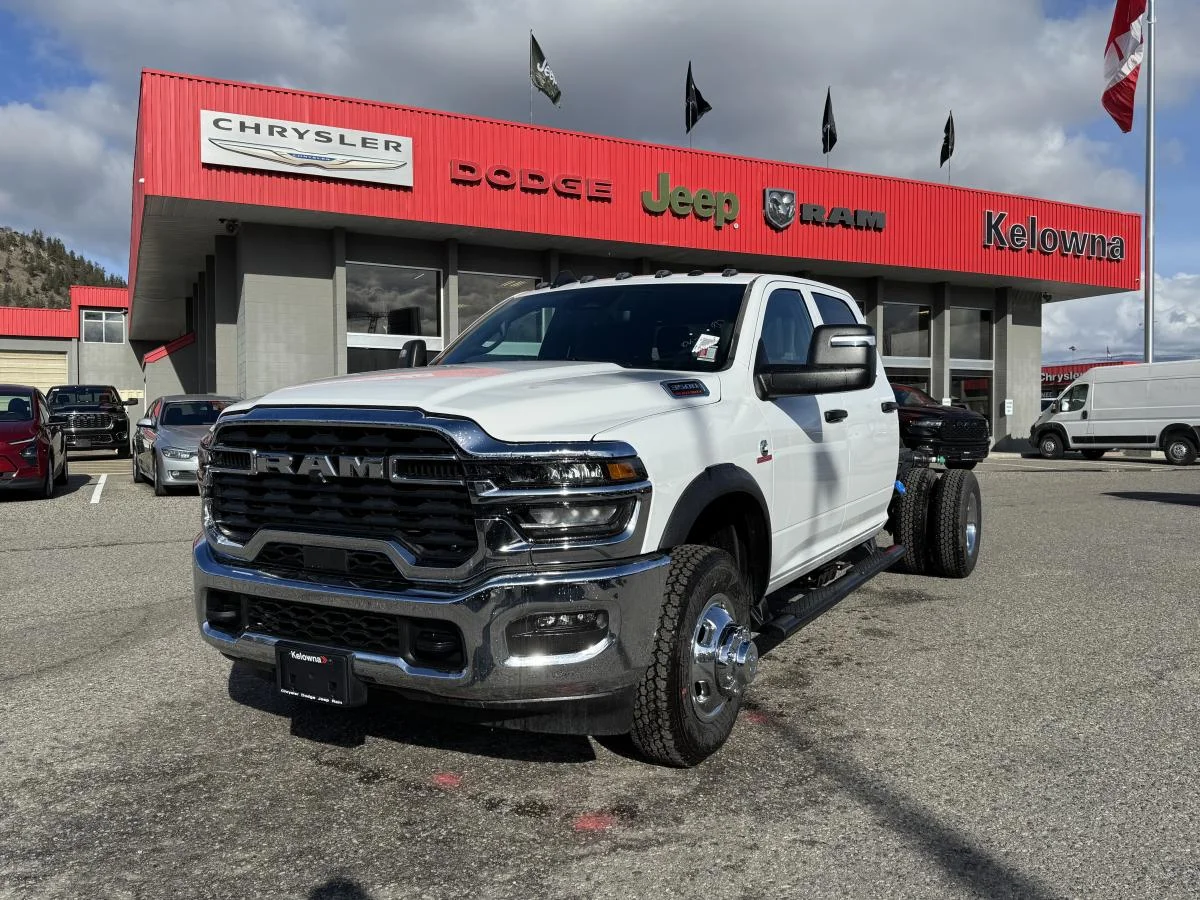 New 2026 White RAM Tradesman 4x4 Crew Cab 172.4" WB image 1