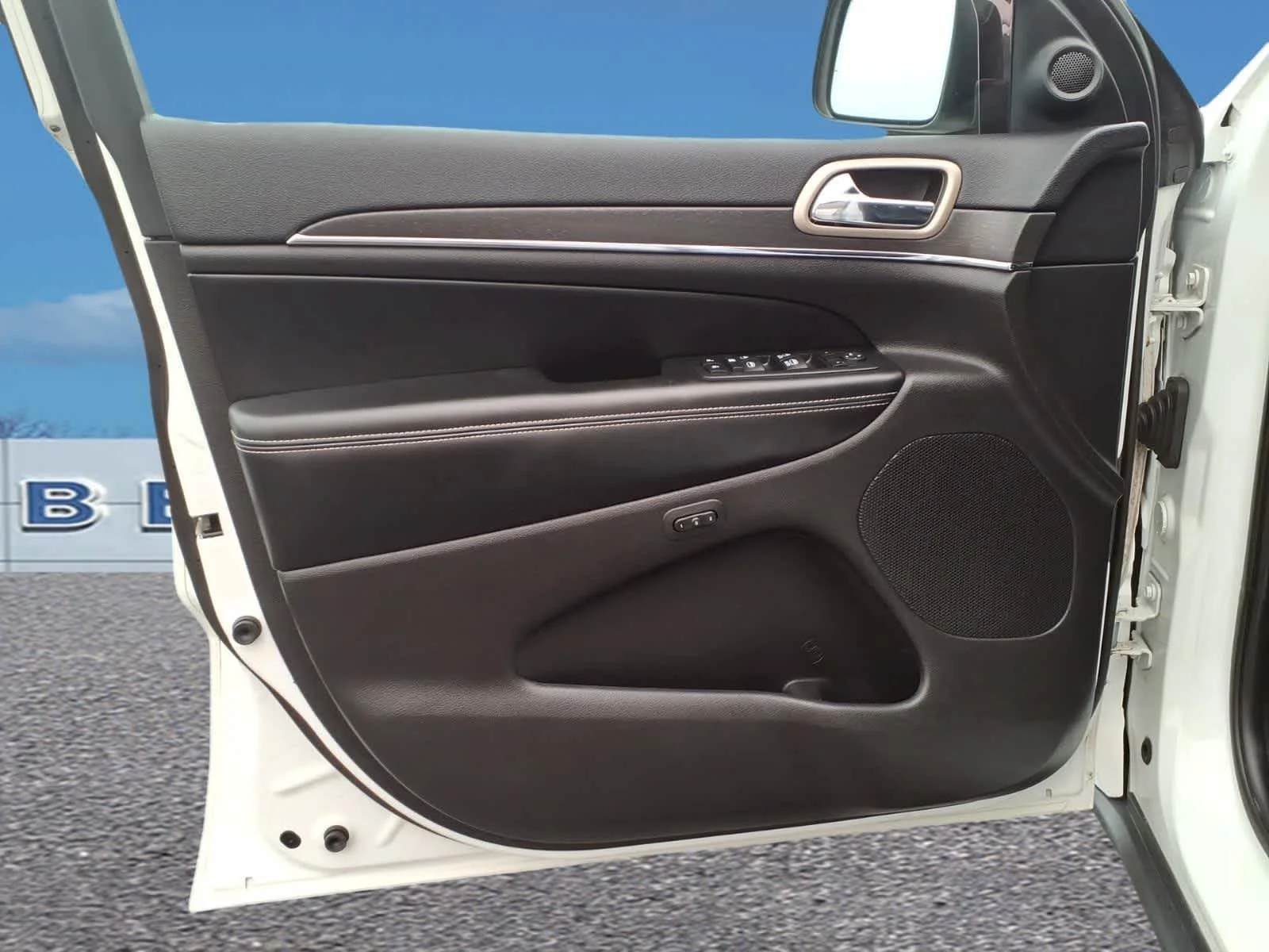 Used 2016 Bright White Clearcoat Jeep Limited image 11
