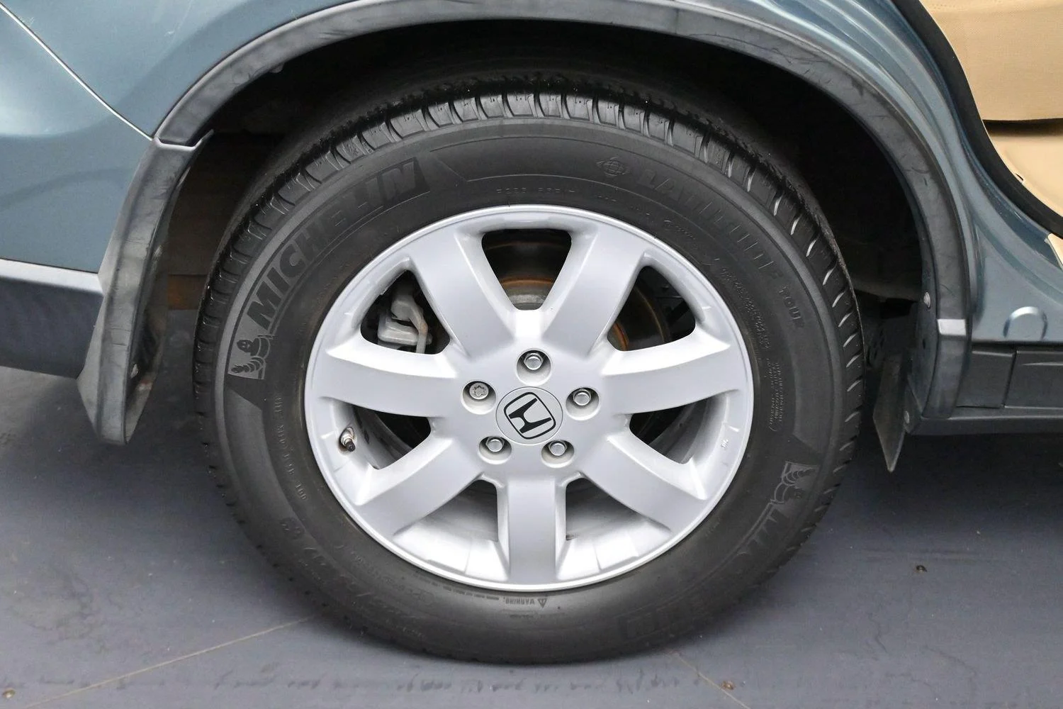 Used 2011 Opal Sage Metallic Honda SE image 28