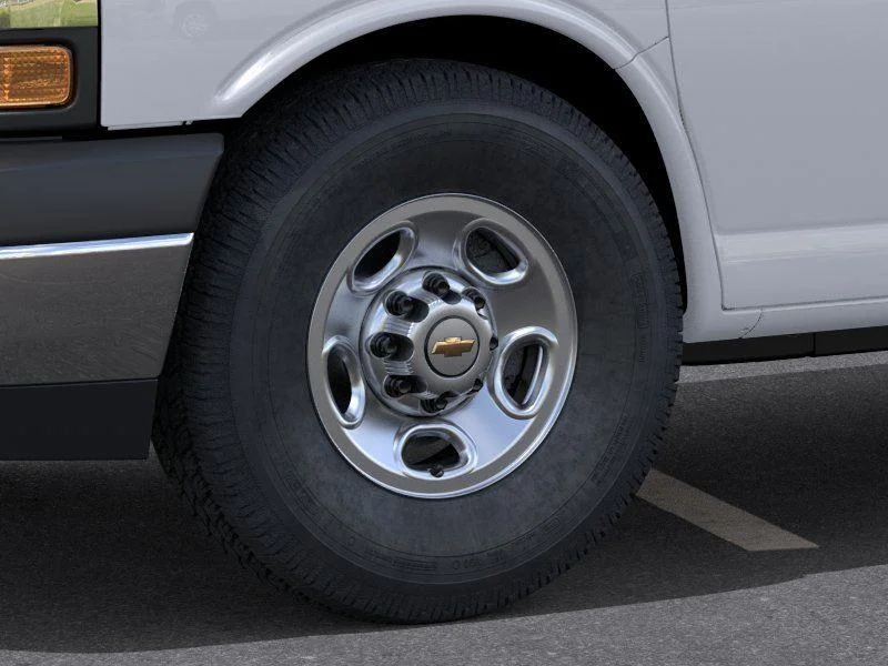 New 2026 Summit White Chevrolet WT image 9