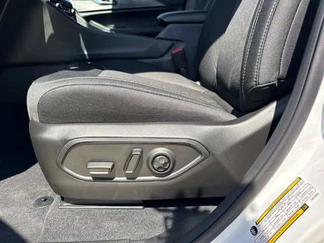 New 2026 Bright White Clear-Coat Exterior Paint Jeep Laredo X image 16