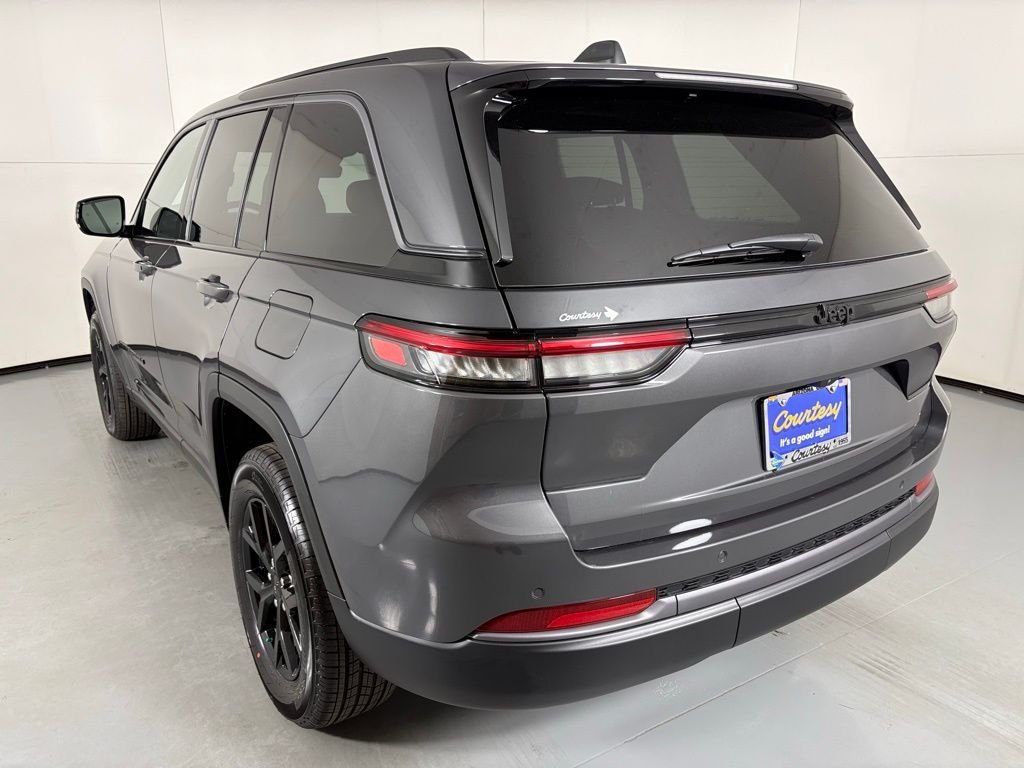 New 2026 Baltic Gray Metallic Clear-Coat Exterior Paint Jeep Altitude image 6