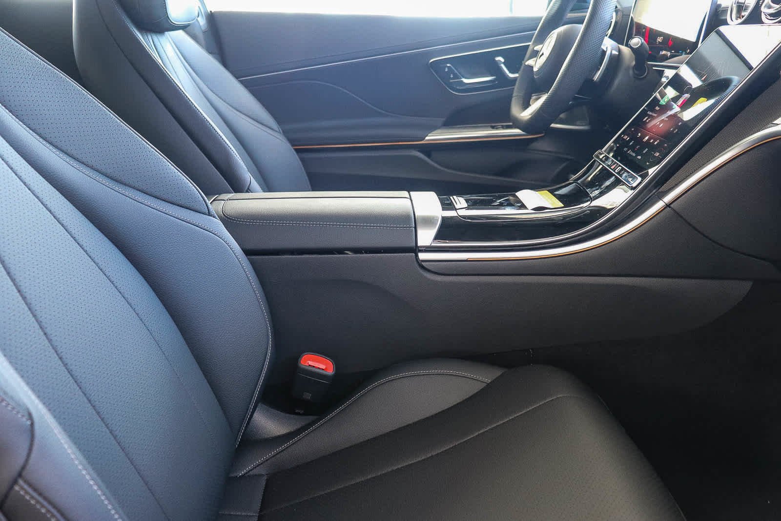 New 2027 MANUFAKTUR exclusive graphite grey magno Mercedes-Benz CLE 300 image 19