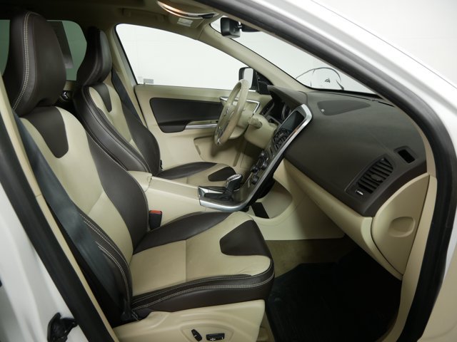 Used 2013 Ice White Volvo T6 w/ Platinum Pkg & Climate Pkg image 17