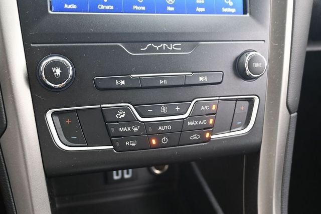 Used 2020 Silver Metallic Ford SE image 24