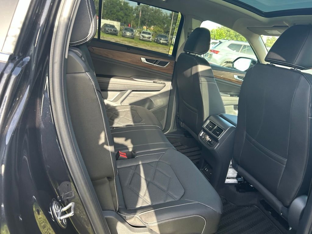 New 2026 Black Volkswagen SE w/Technology image 31