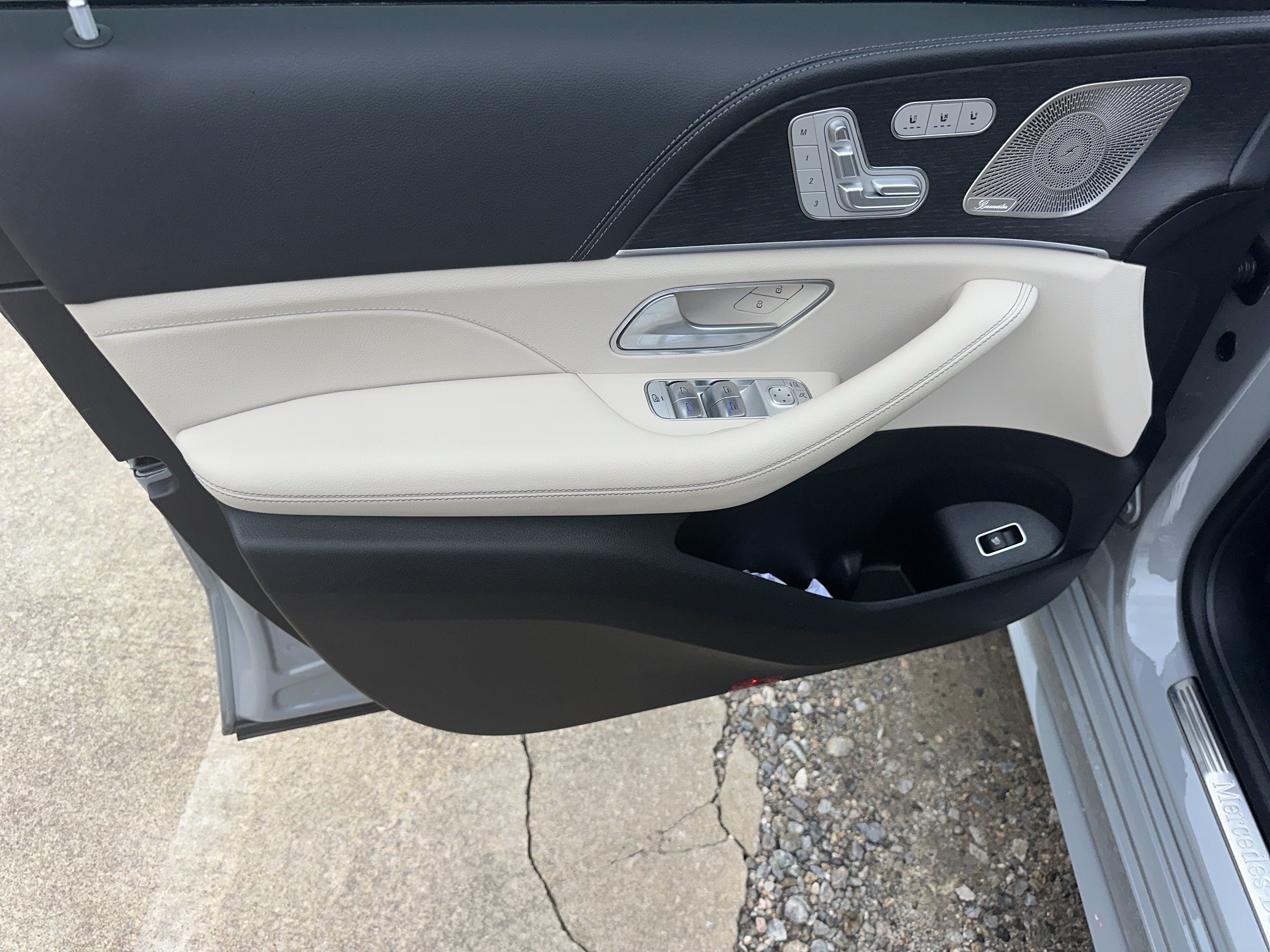 Used 2025 Gray Mercedes-Benz GLS 450 image 11
