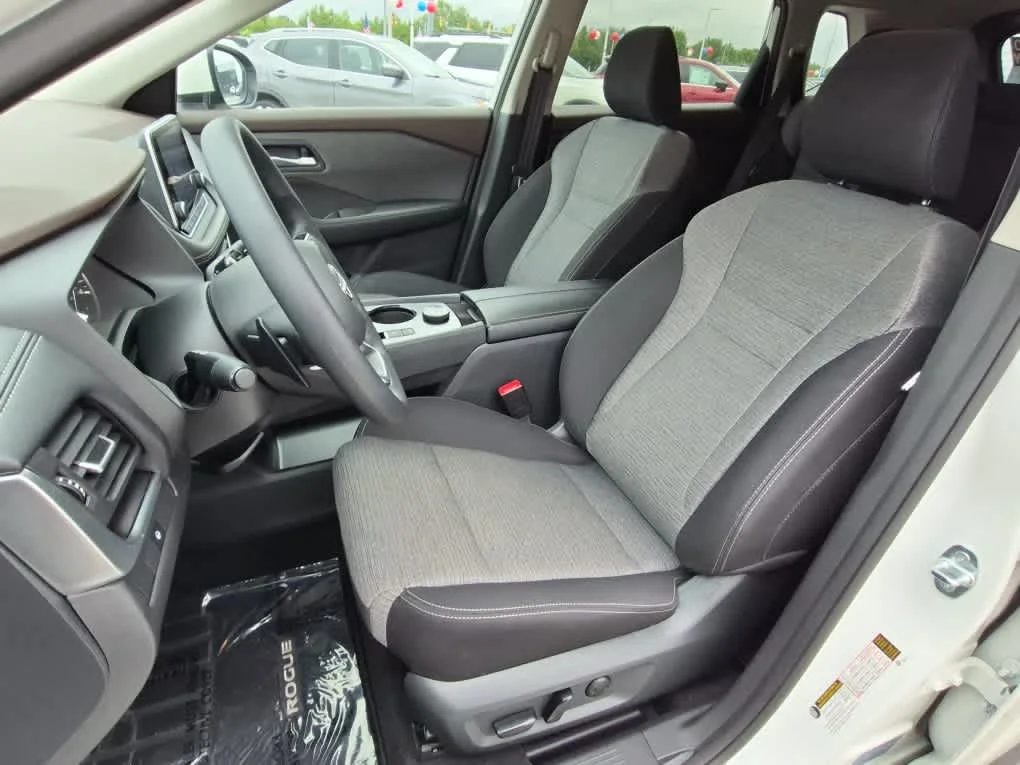 Certified Used 2023 Pearl White Tricoat Nissan SV image 10
