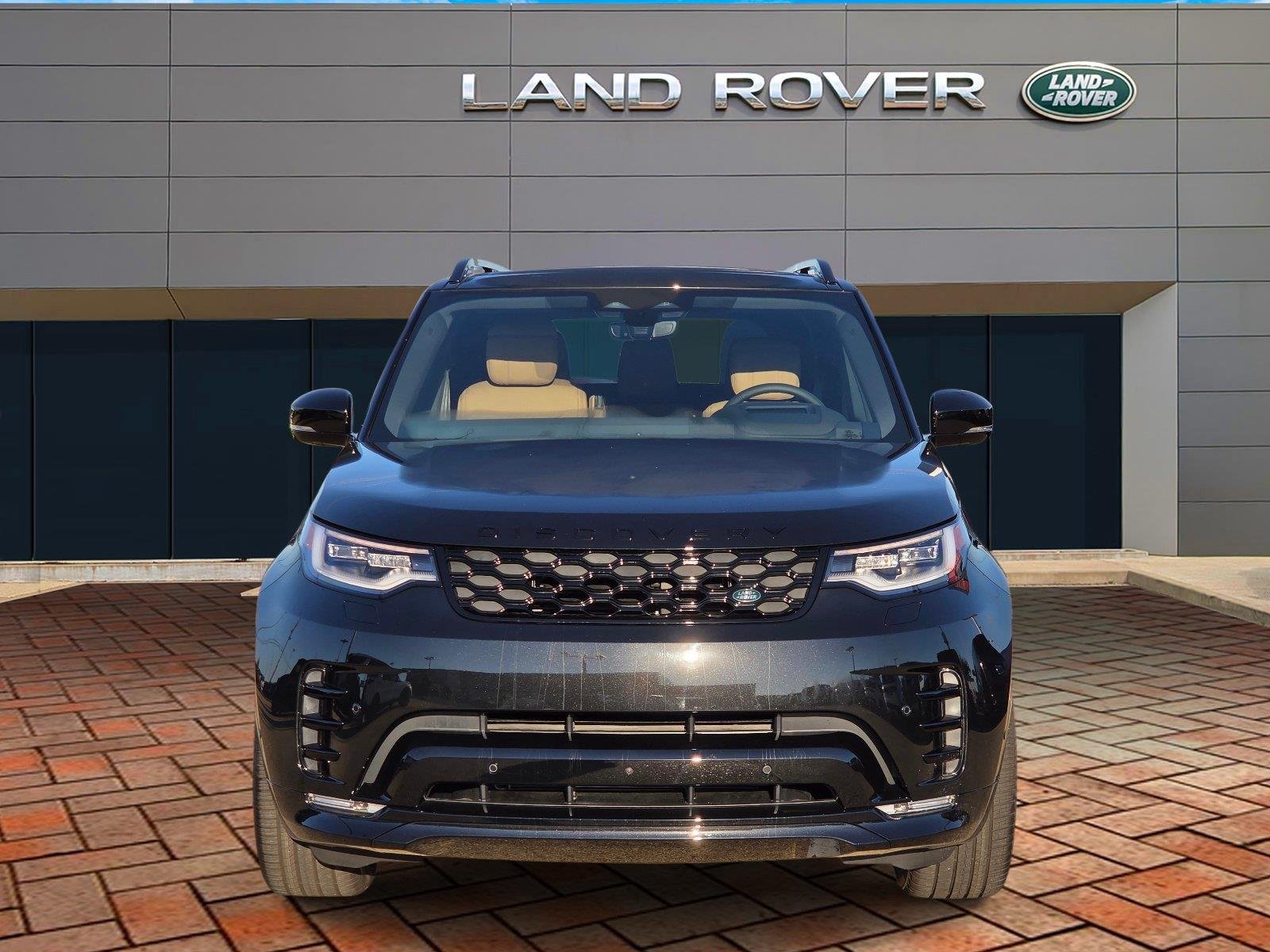 New 2026 Santorini Black Land Rover Dynamic SE image 2