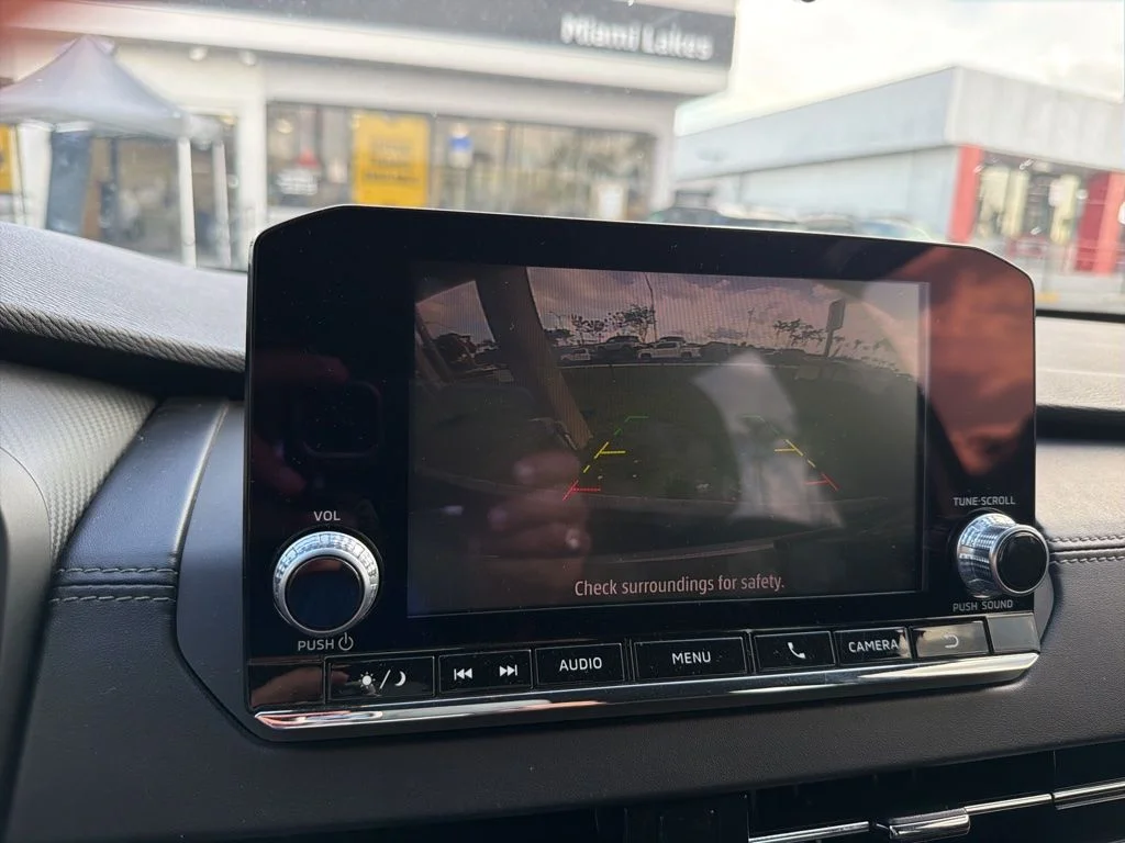 Used 2022  Mitsubishi ES image 6