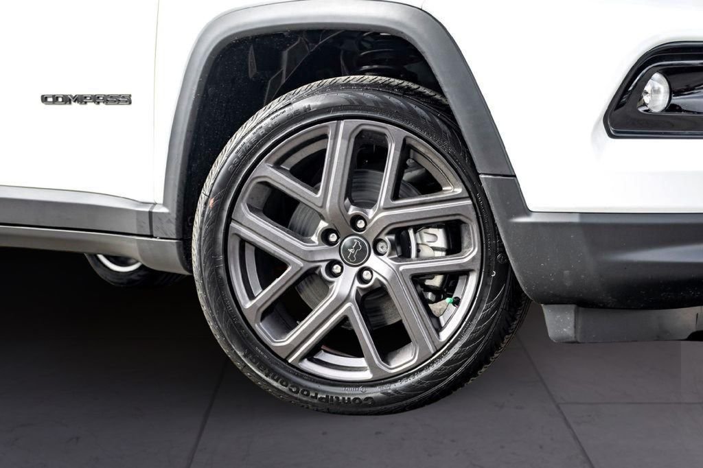 New 2026 Bright White Clear-Coat Exterior Paint Jeep Limited image 2
