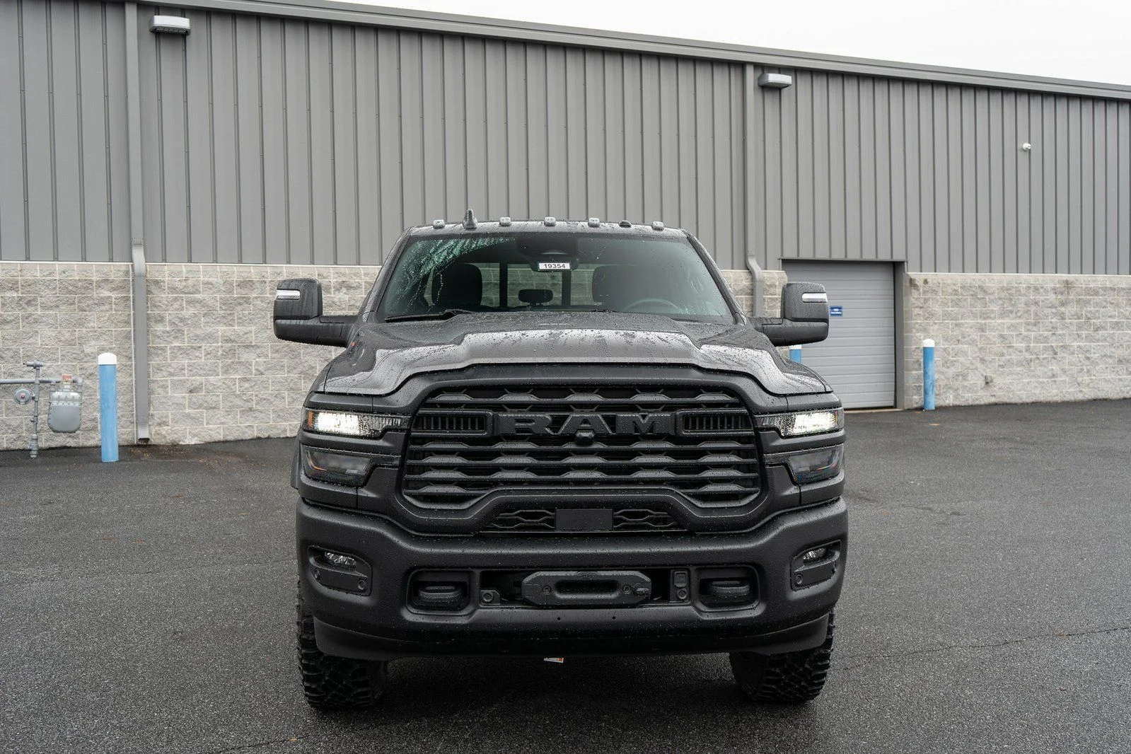 New 2026 Granite Crystal Metallic Clear-Coat Exterior Paint RAM Tradesman image 2