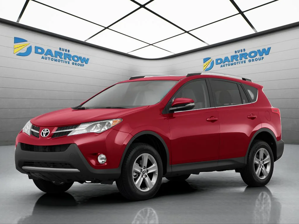 Used 2015 Red Toyota XLE image 2