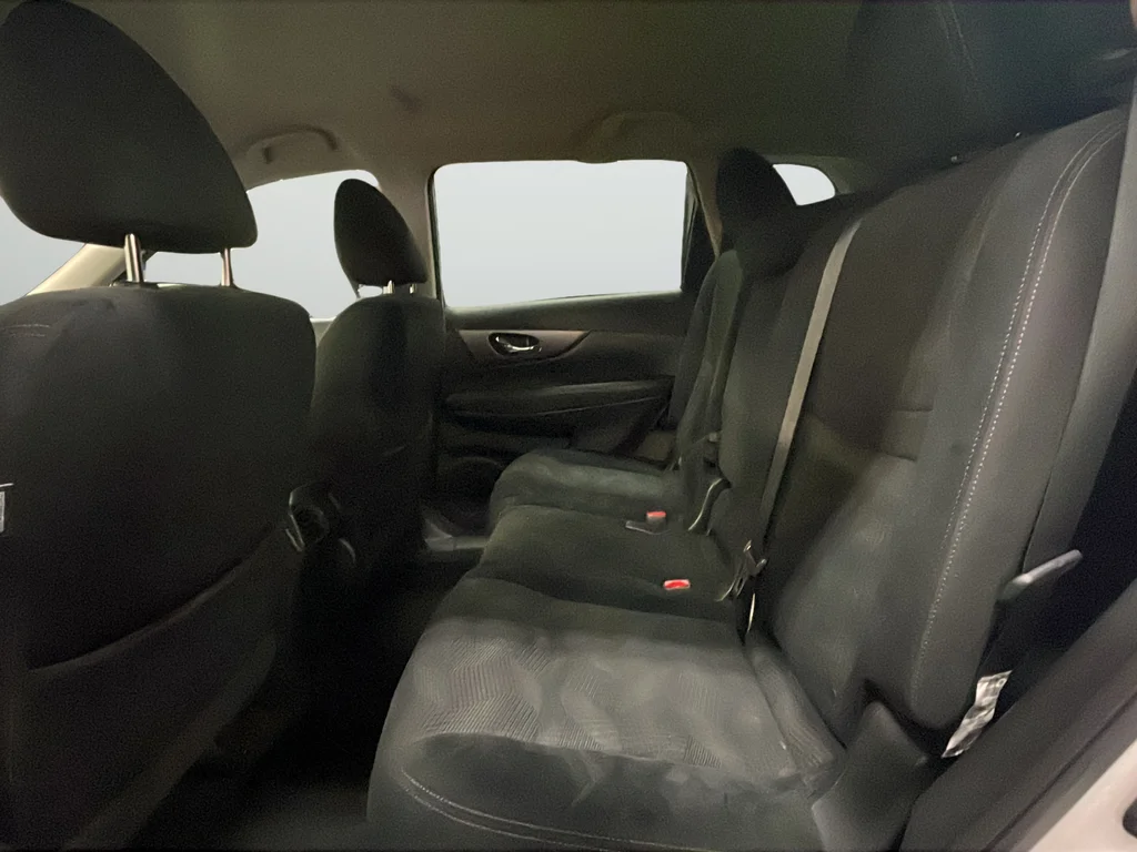 Used 2015 Silver Nissan SV image 27