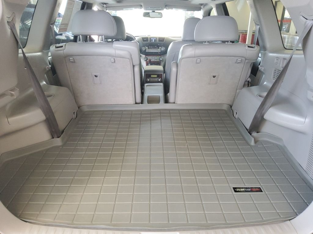 Used 2012 Red Toyota Limited image 30