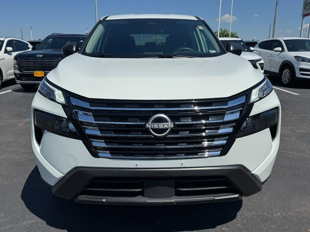Certified Used 2025 White Nissan S image 9