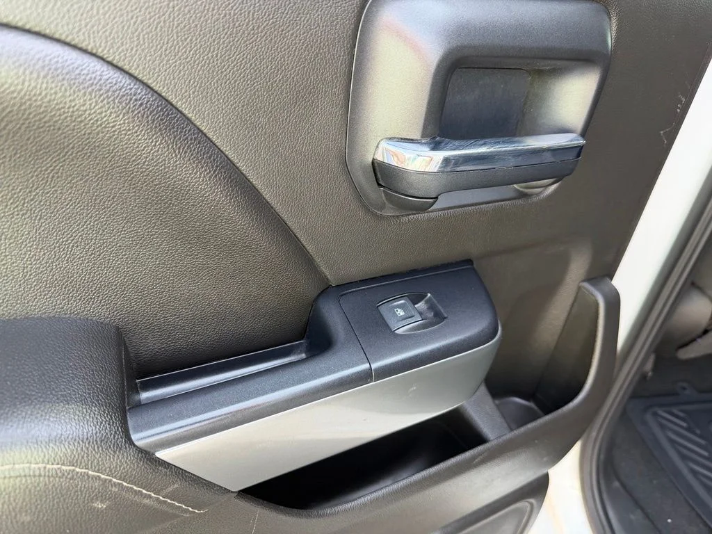 Used 2018 White Chevrolet LT image 18