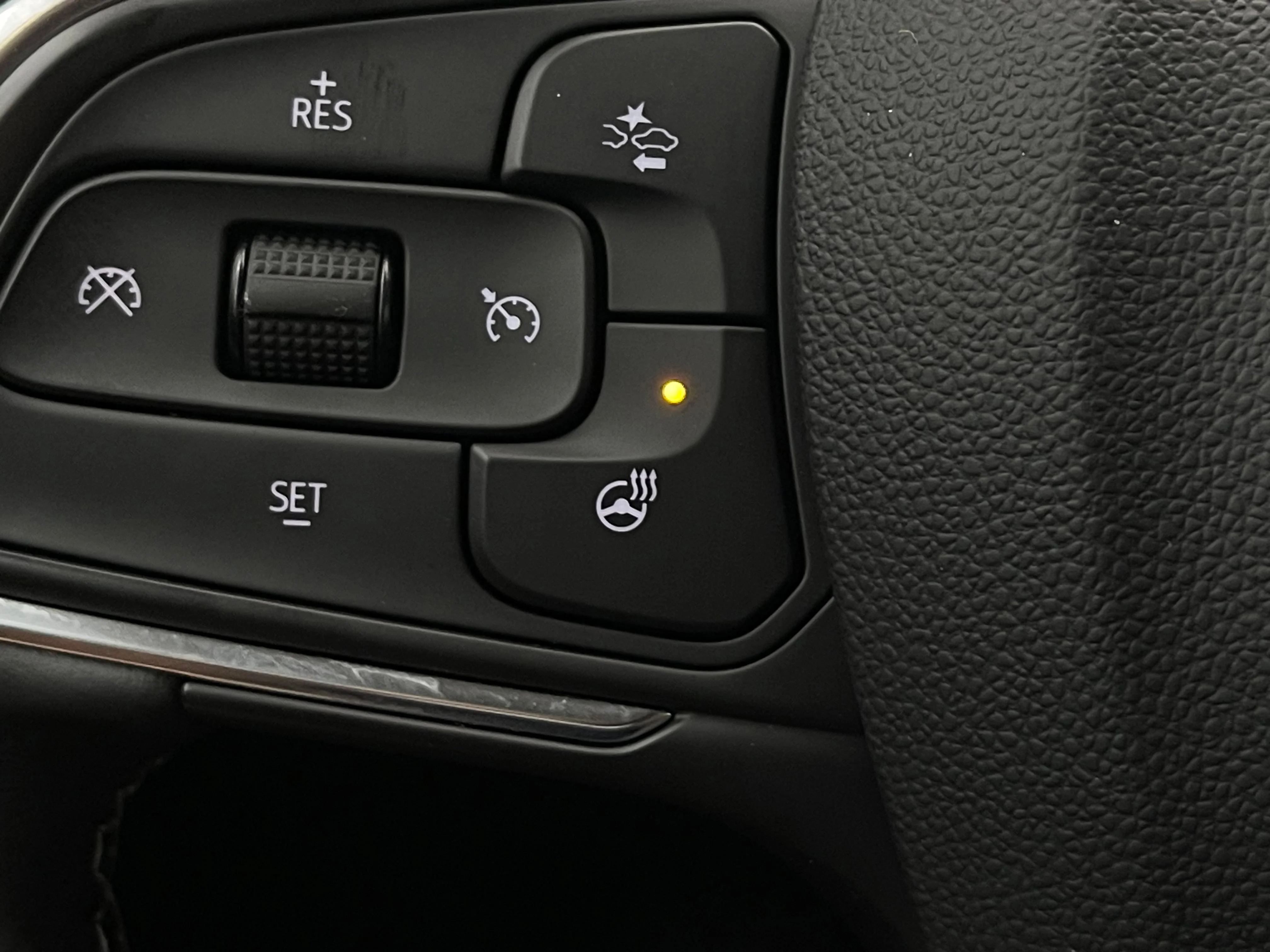 Used 2023 CINNABAR METALLIC Buick Preferred image 21