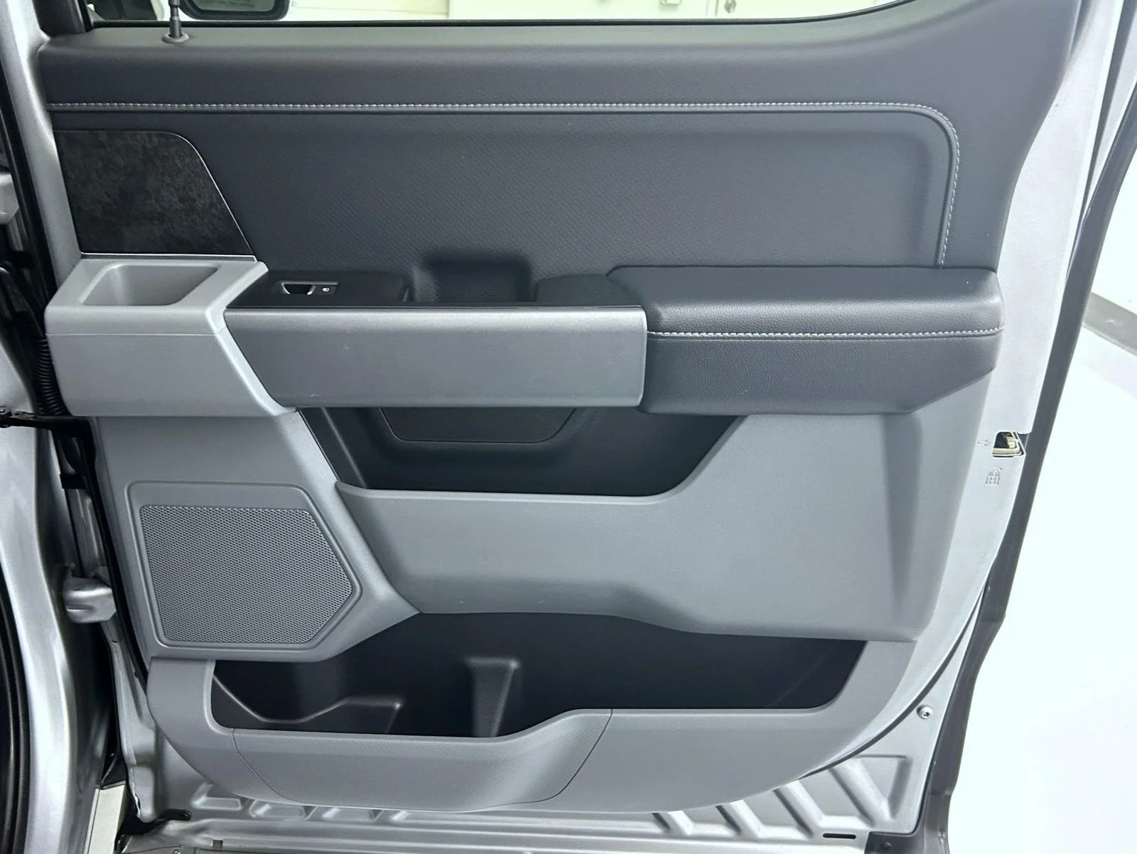 Used 2022 Silver Ford XLT image 17